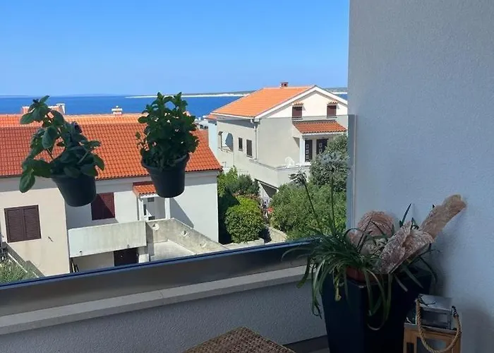 Clear Water - Seaside Mandre