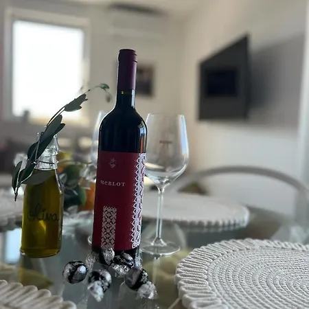 Clear Water - Seaside Mandre