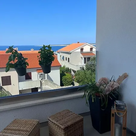 Clear Water - Seaside Mandre